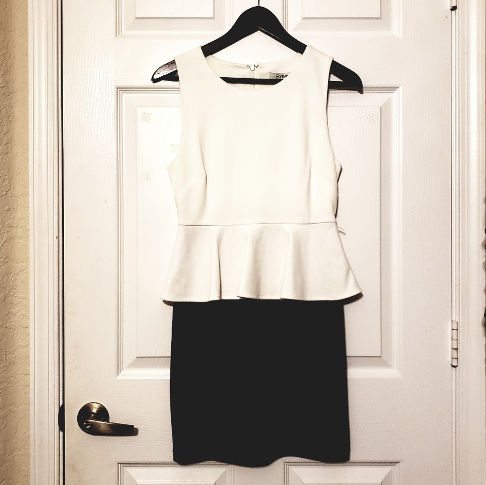 Clasic white and black peplum dress